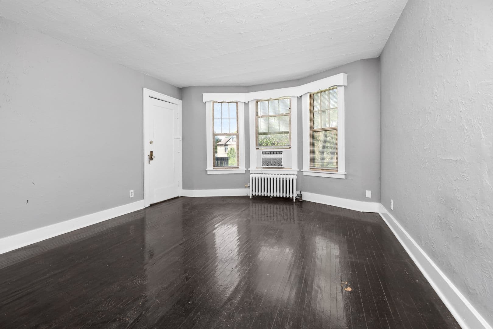 Buffalo Apartment: 575 Colvin Avenue