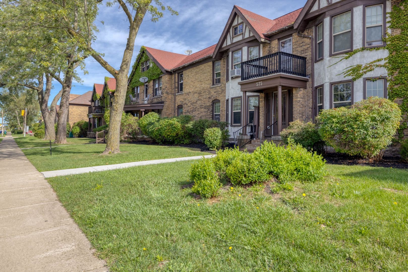 Buffalo Apartment: 575 Colvin Avenue