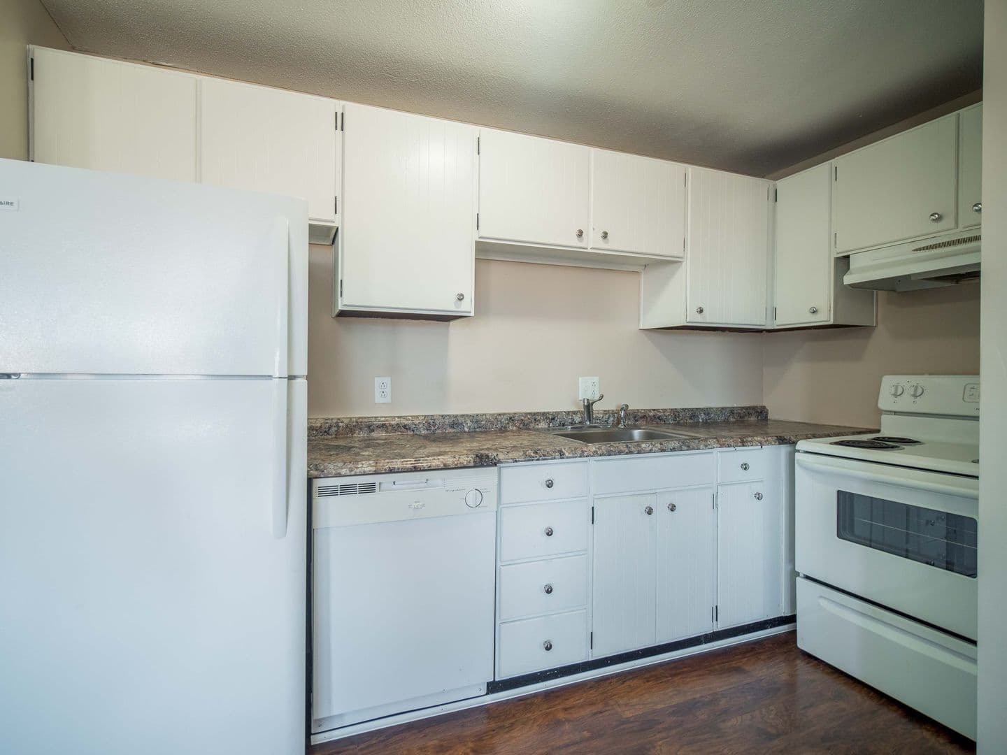 Hamburg Apartment: 121 Holiday Lane