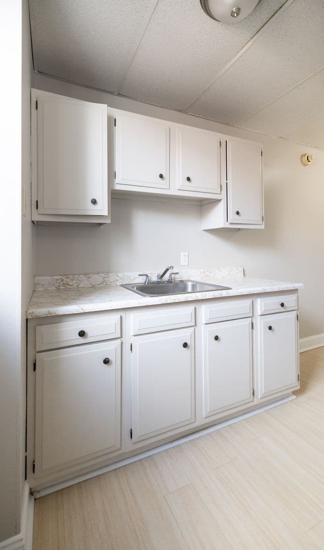 Pittsburgh Apartment: 1500 Fallowfield Ave