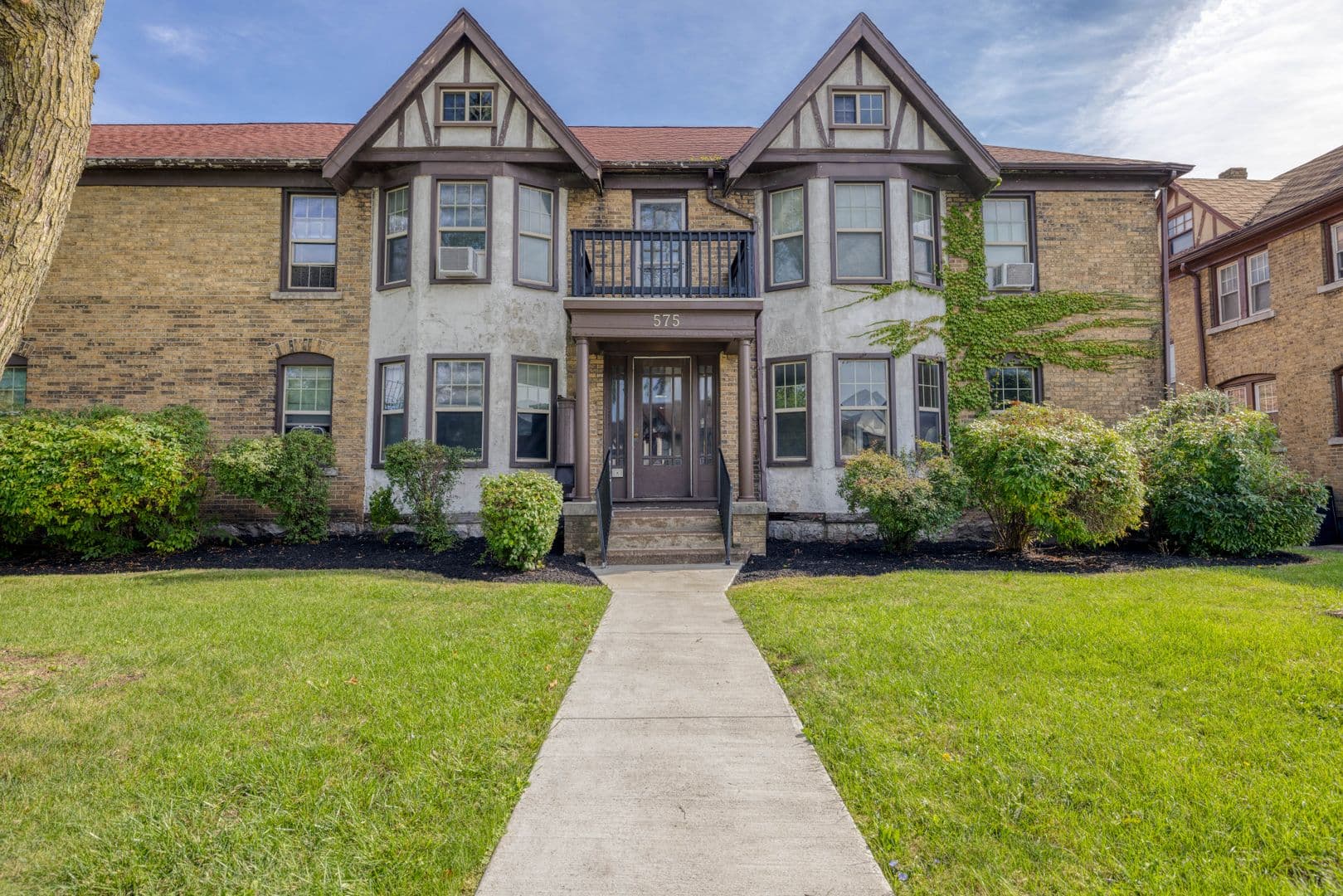 Buffalo Apartment: 575 Colvin Avenue