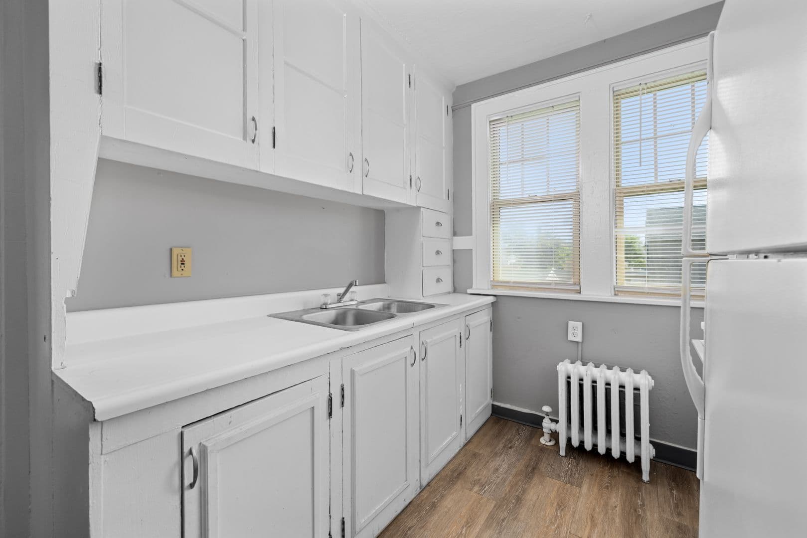Buffalo Apartment: 575 Colvin Avenue