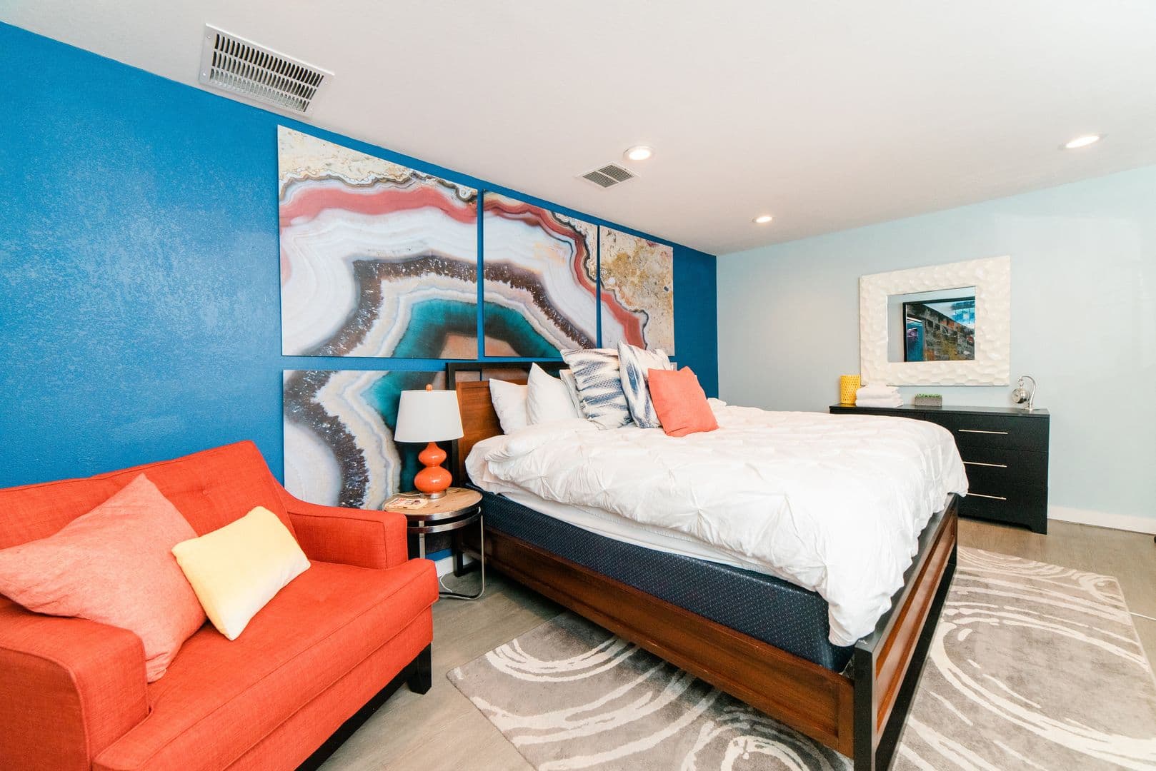 Pittsburgh Apartment: 700 Mansfield Ave