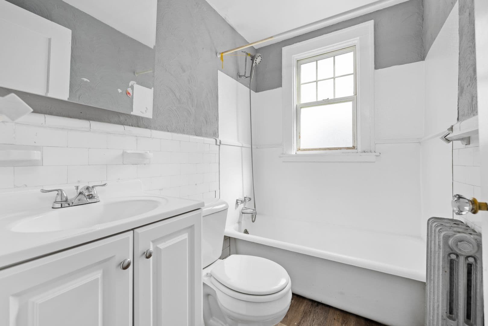 Buffalo Apartment: 575 Colvin Avenue