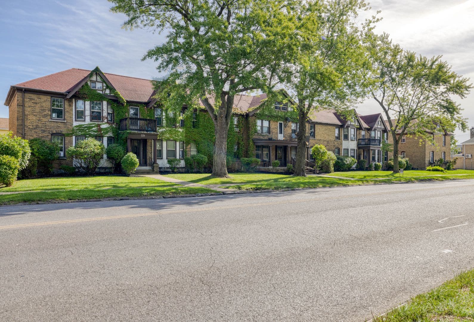 Buffalo Apartment: 575 Colvin Avenue