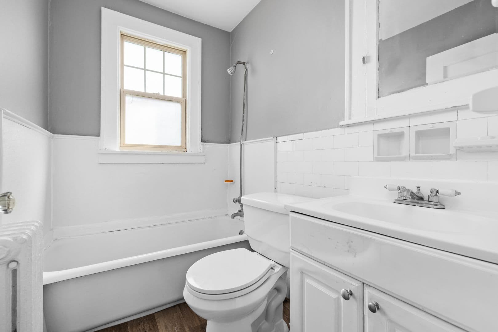 Buffalo Apartment: 575 Colvin Avenue