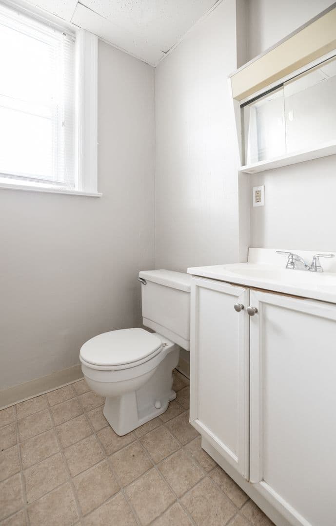 Pittsburgh Apartment: 1500 Fallowfield Ave