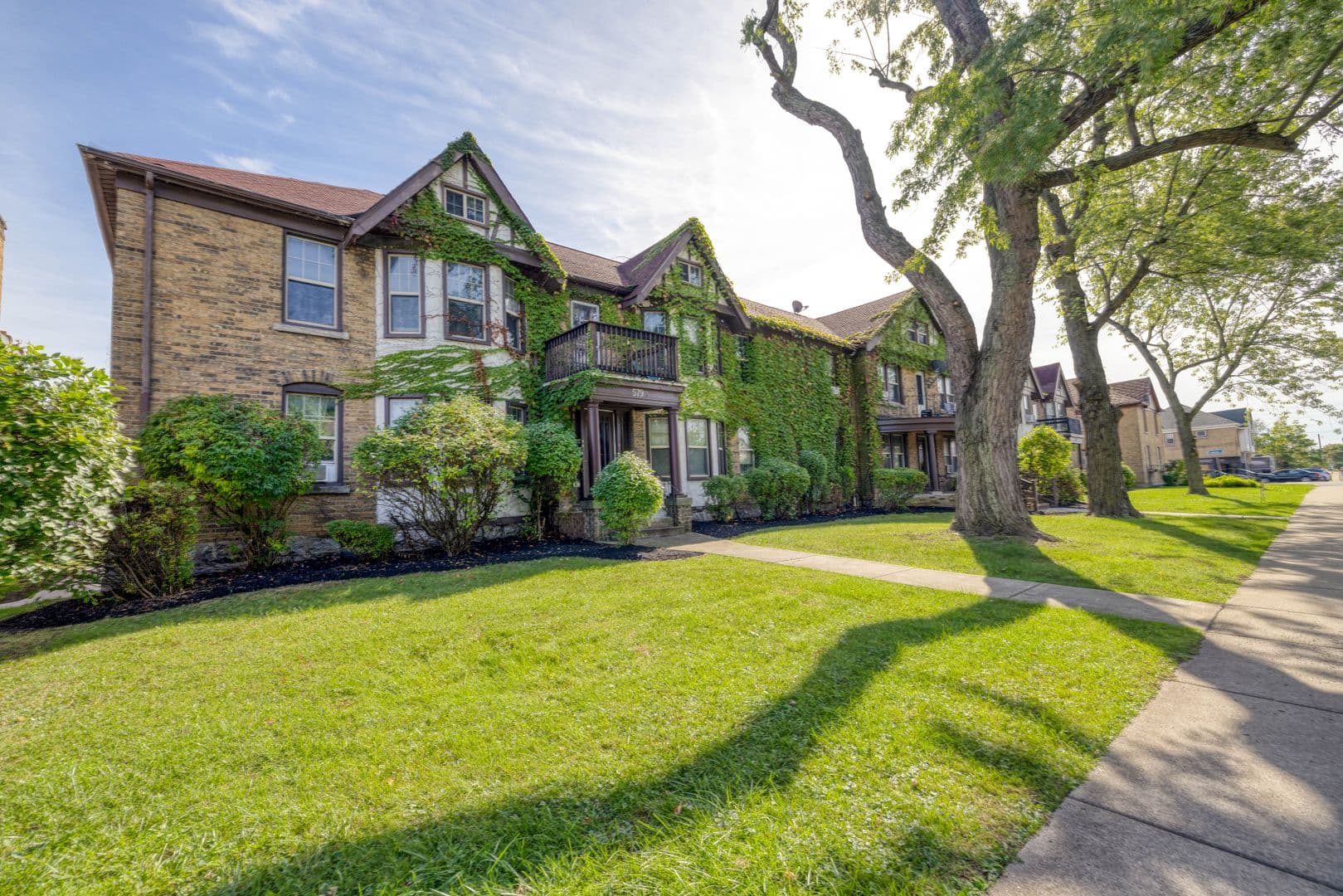 Buffalo Apartment: 575 Colvin Avenue