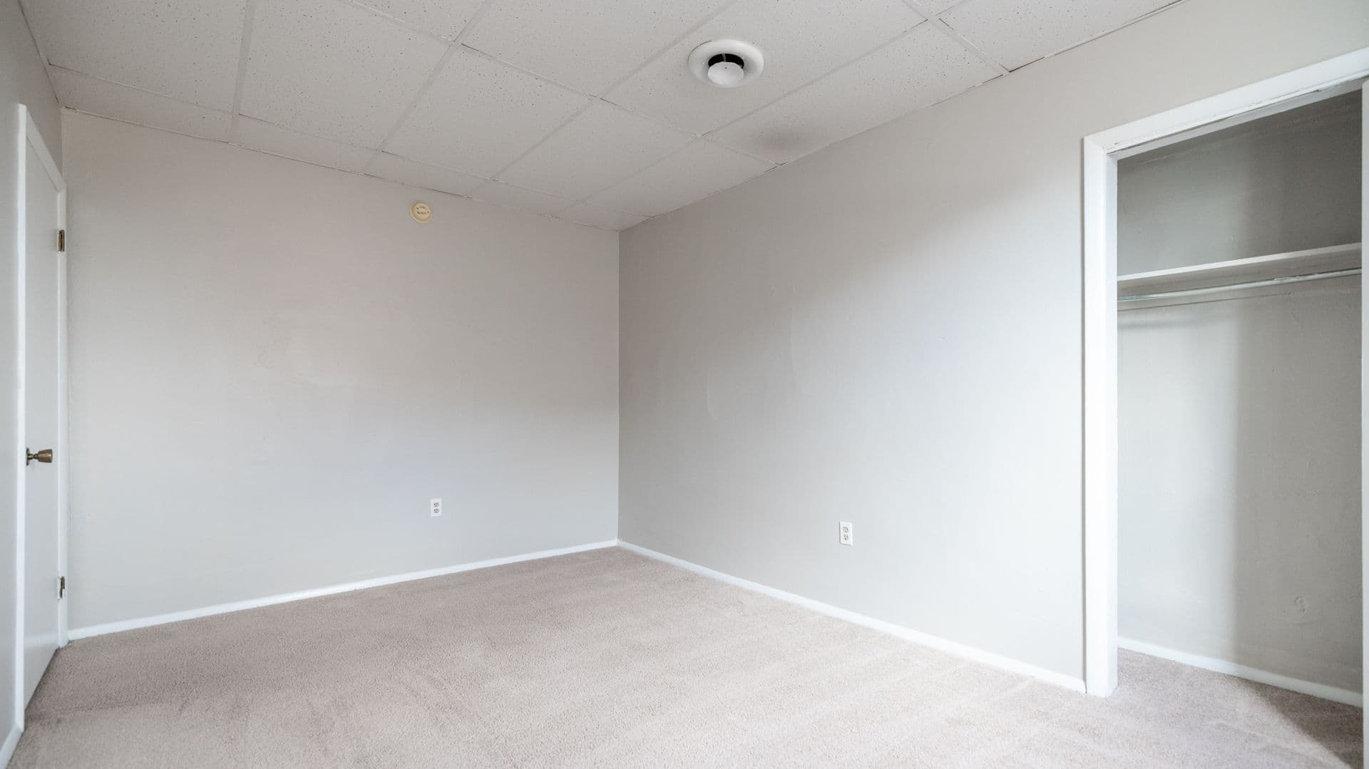 Pittsburgh Apartment: 1500 Fallowfield Ave