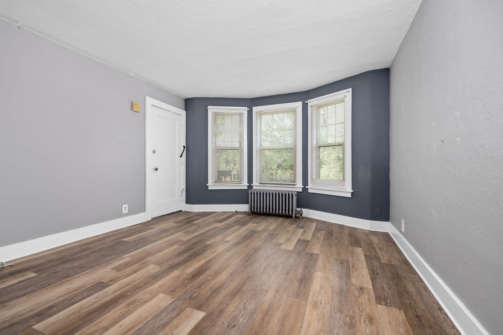 Buffalo Apartment: 575 Colvin Avenue