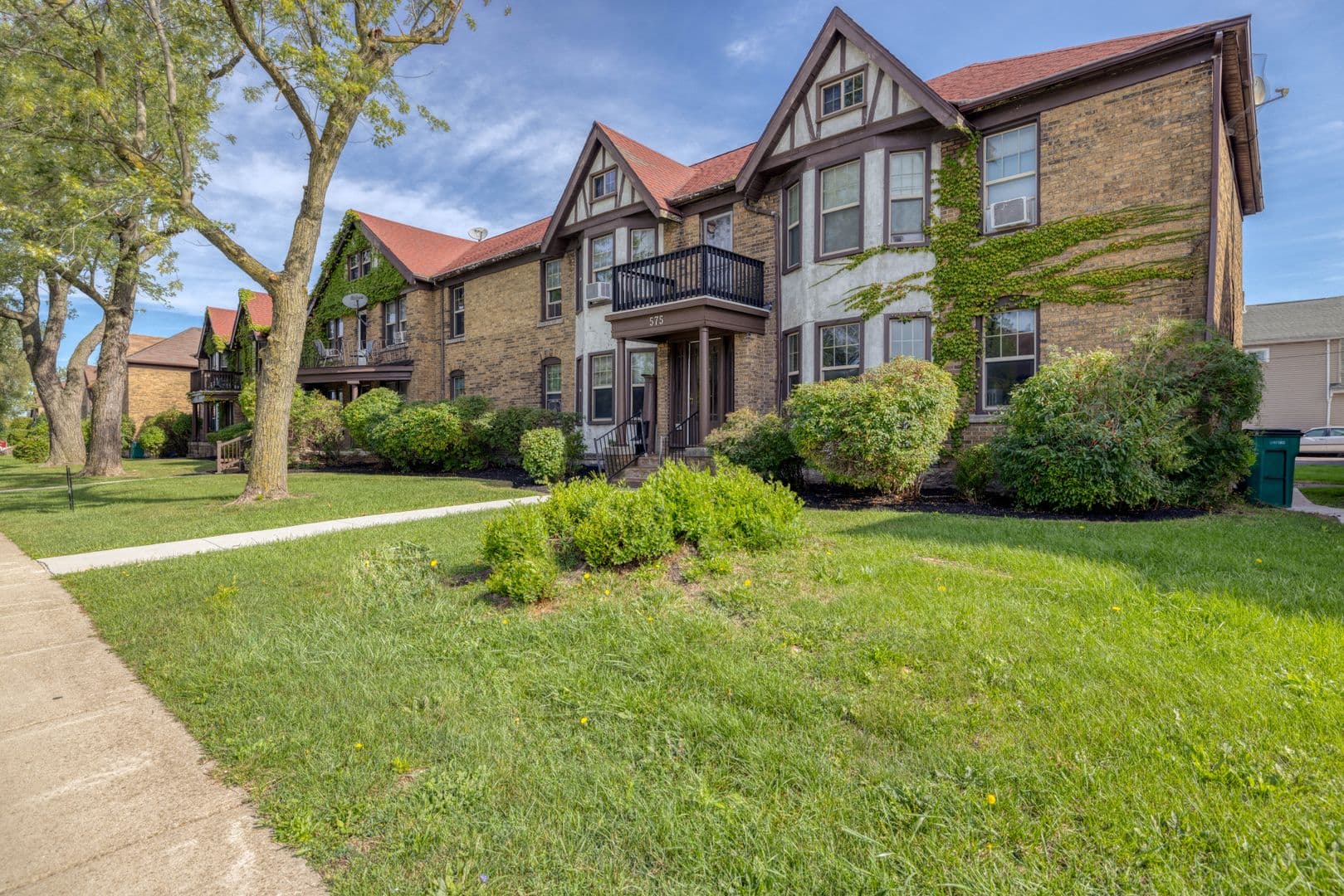 Buffalo Apartment: 575 Colvin Avenue