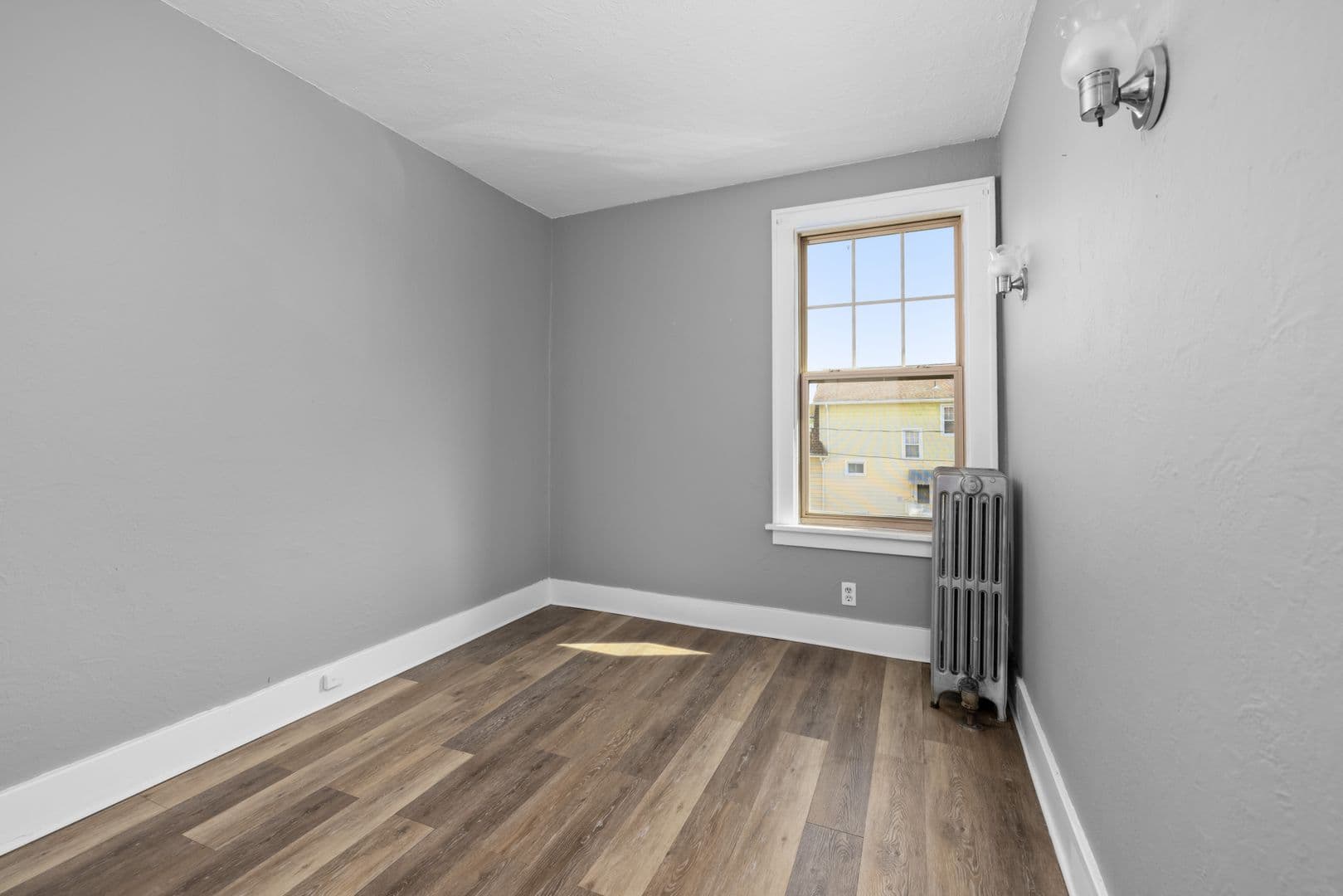 Buffalo Apartment: 575 Colvin Avenue