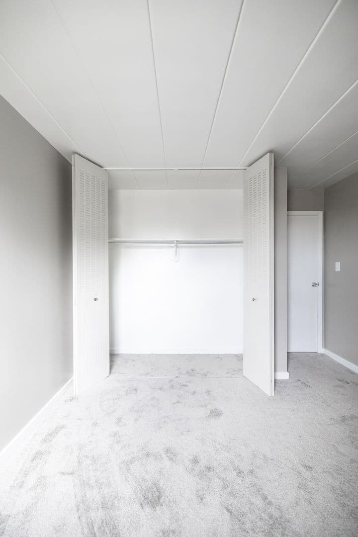 Pittsburgh Apartment: 460 Washington Road