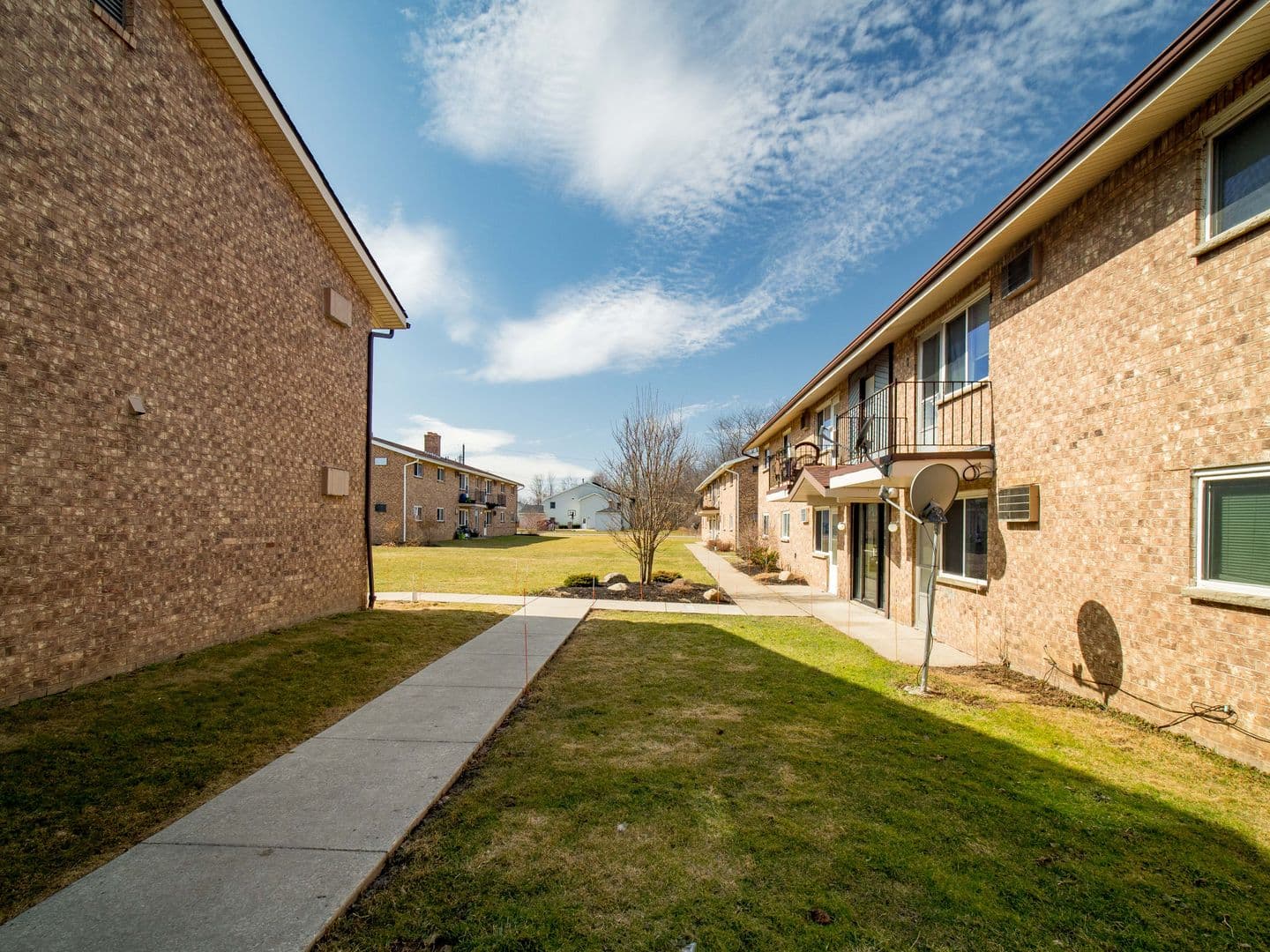 Hamburg Apartment: 121 Holiday Lane