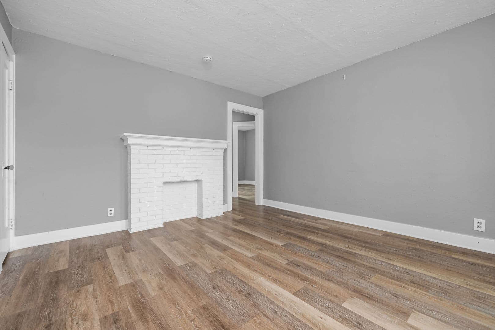 Buffalo Apartment: 575 Colvin Avenue