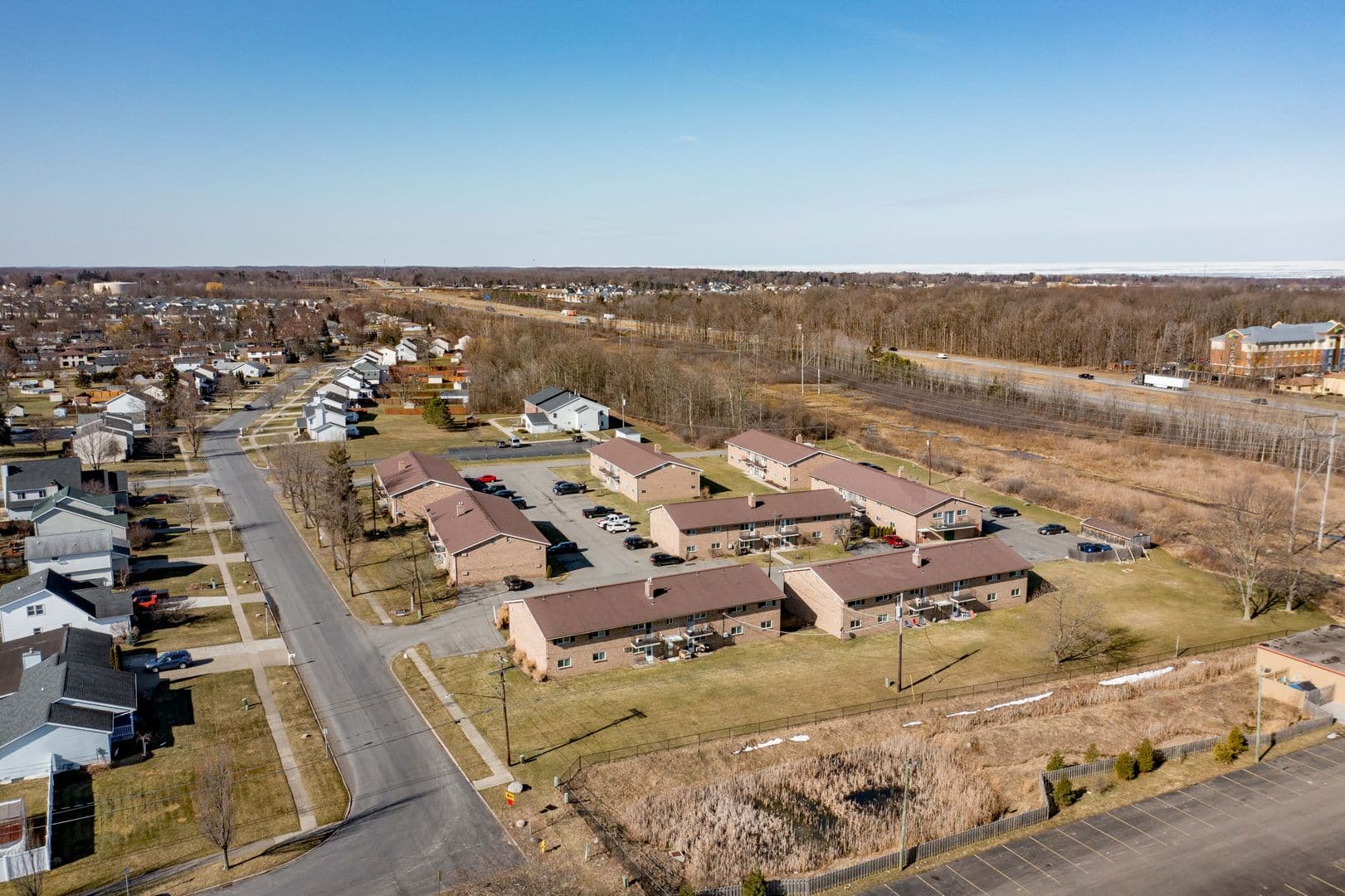 Hamburg Apartment: 121 Holiday Lane