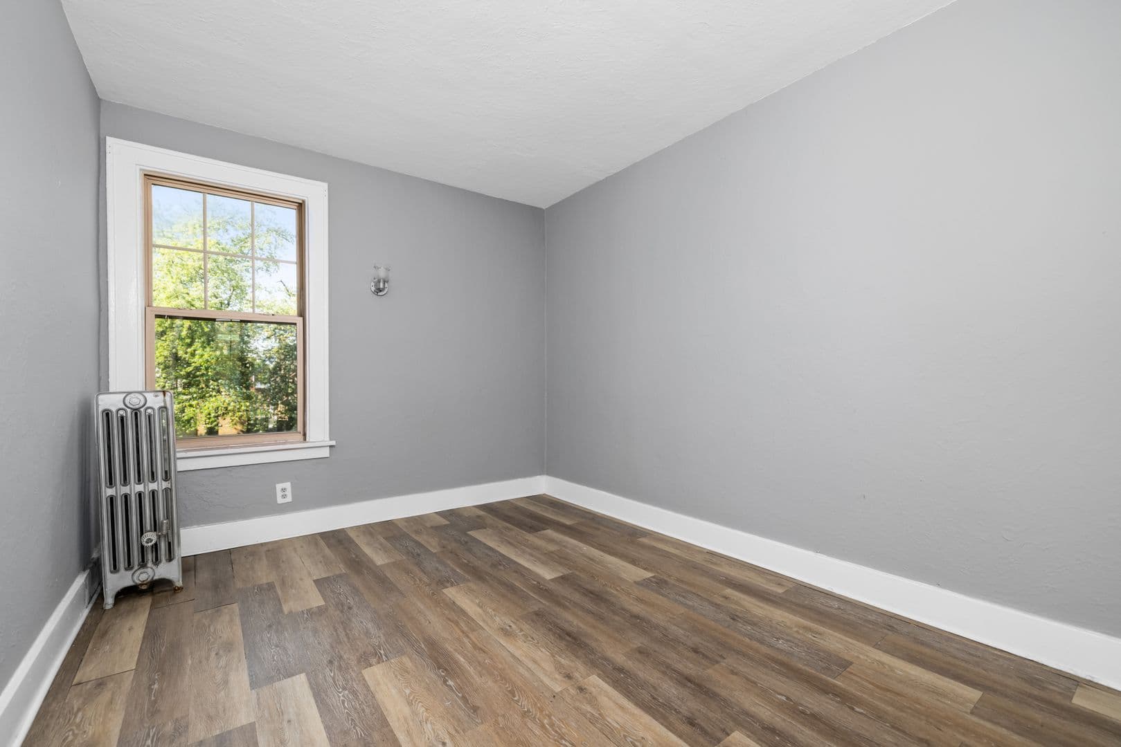 Buffalo Apartment: 575 Colvin Avenue