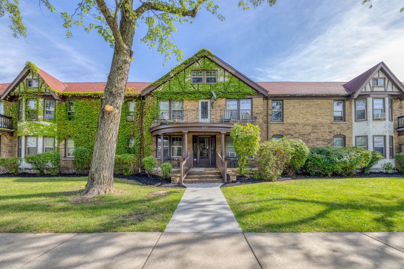 Buffalo Apartment: 575 Colvin Avenue