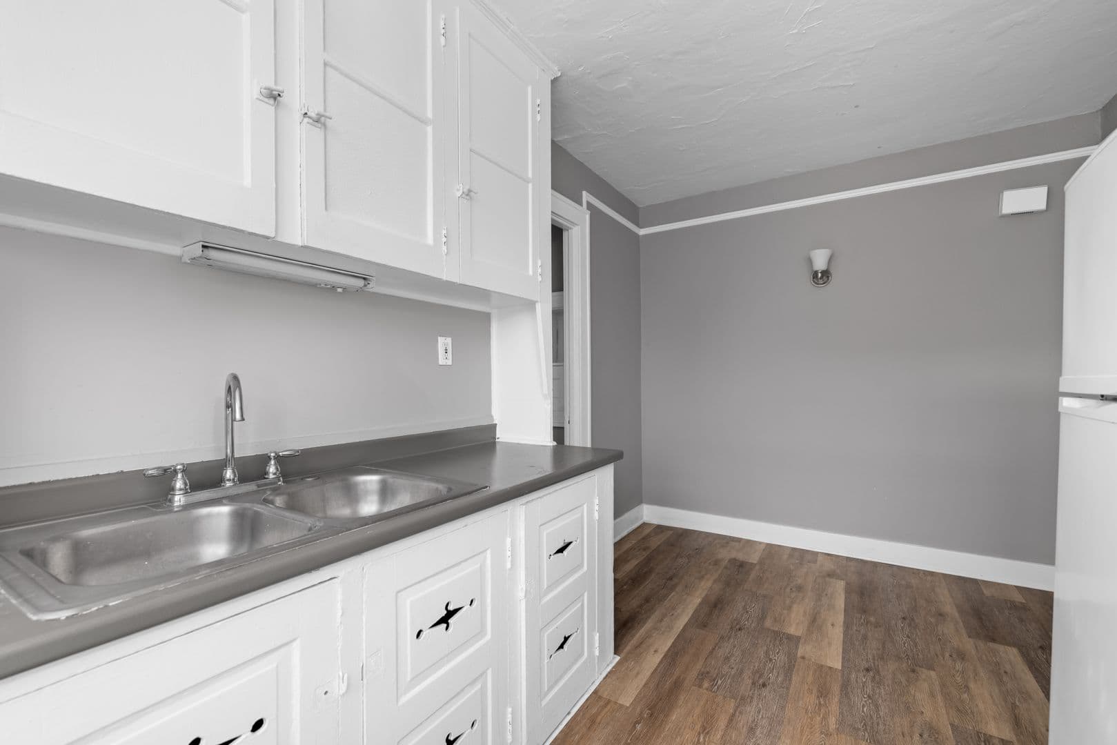 Buffalo Apartment: 575 Colvin Avenue