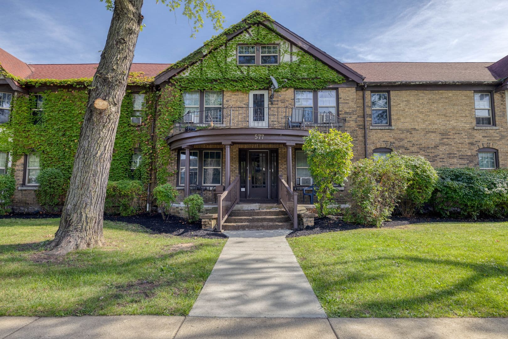 Buffalo Apartment: 575 Colvin Avenue