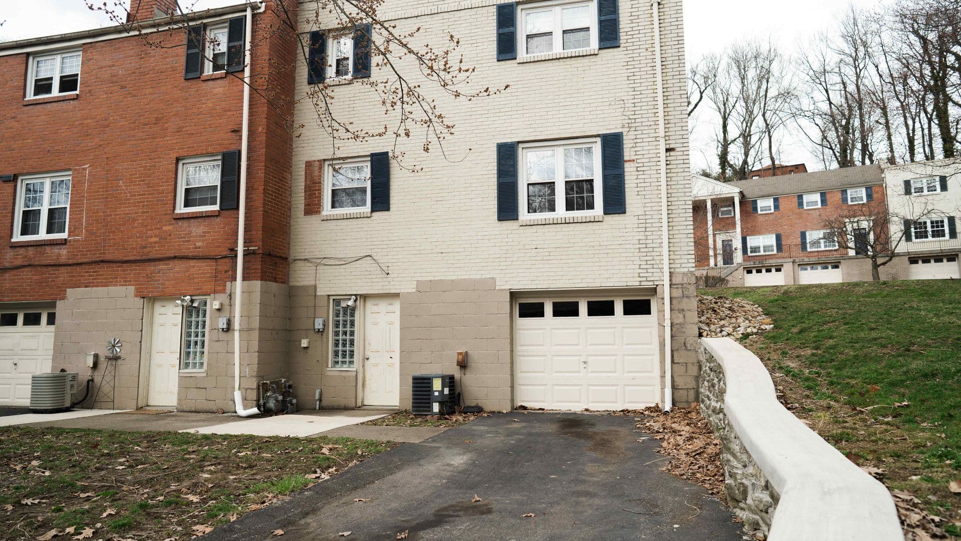 Pittsburgh Apartment: 100-175 Hilands Pl