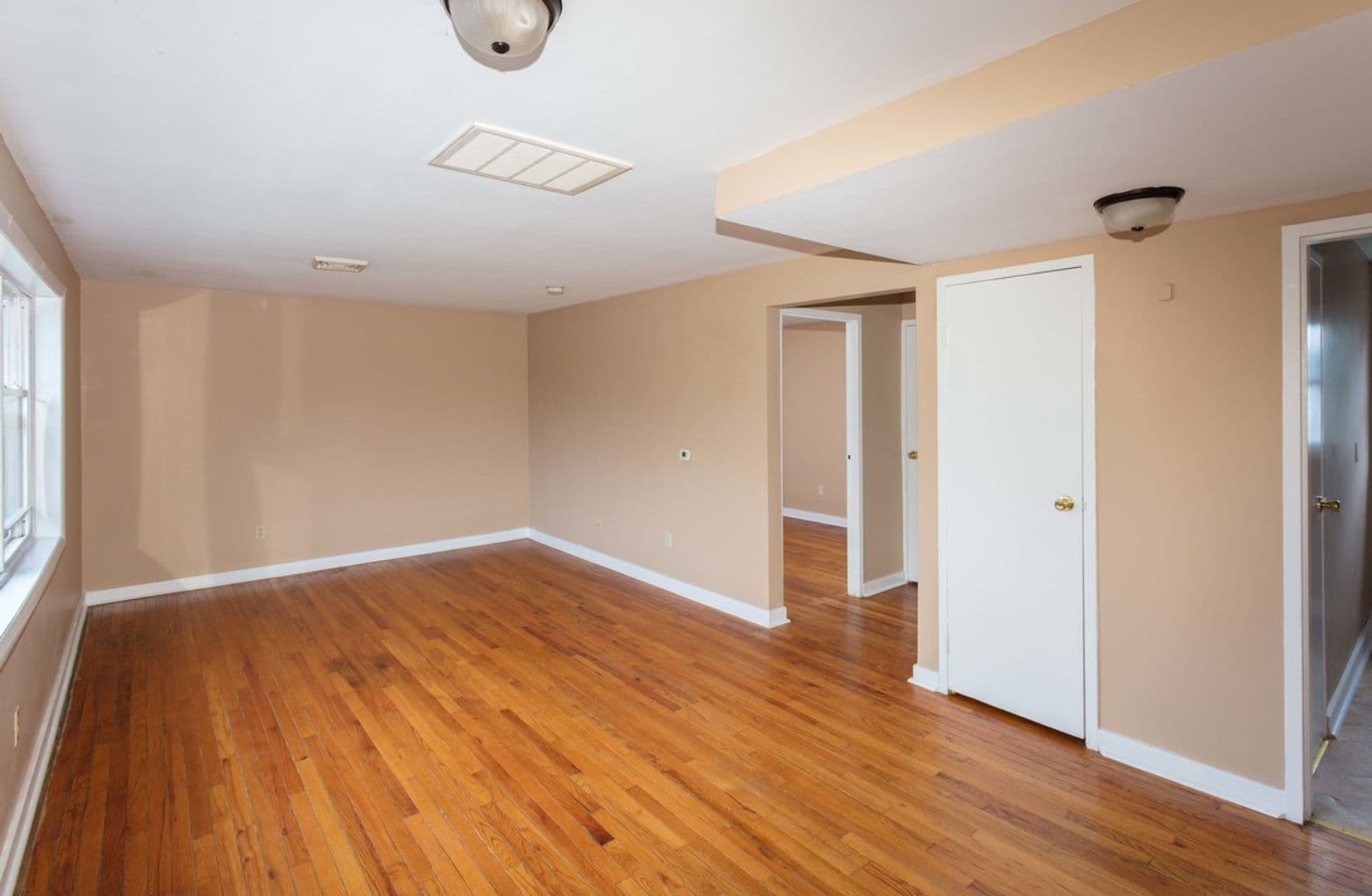 Tonawanda Apartment: 19-74 Newell Avenue