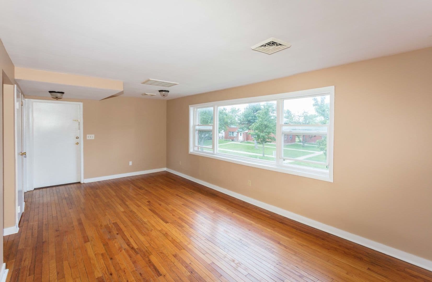 Tonawanda Apartment: 19-74 Newell Avenue