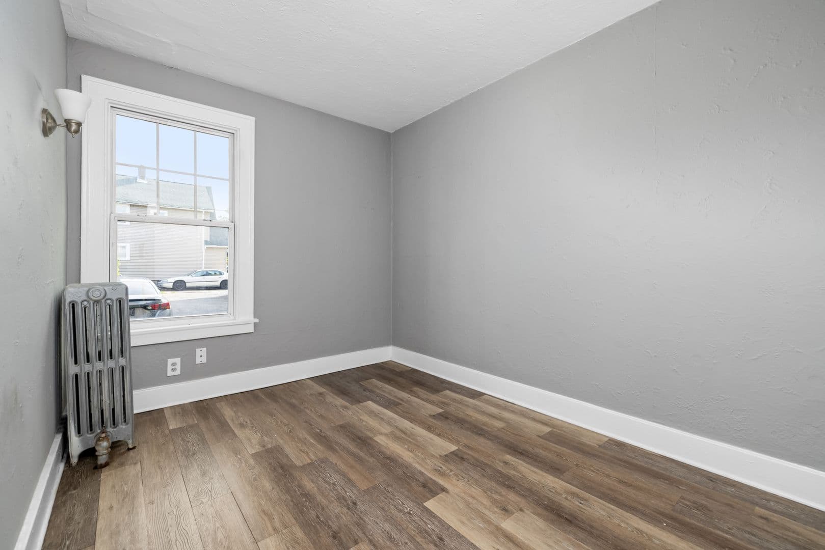 Buffalo Apartment: 575 Colvin Avenue