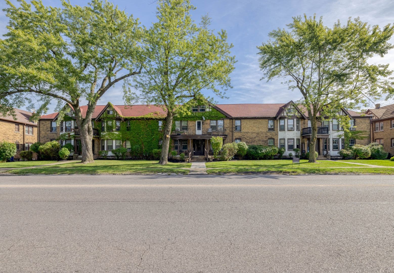 Buffalo Apartment: 575 Colvin Avenue