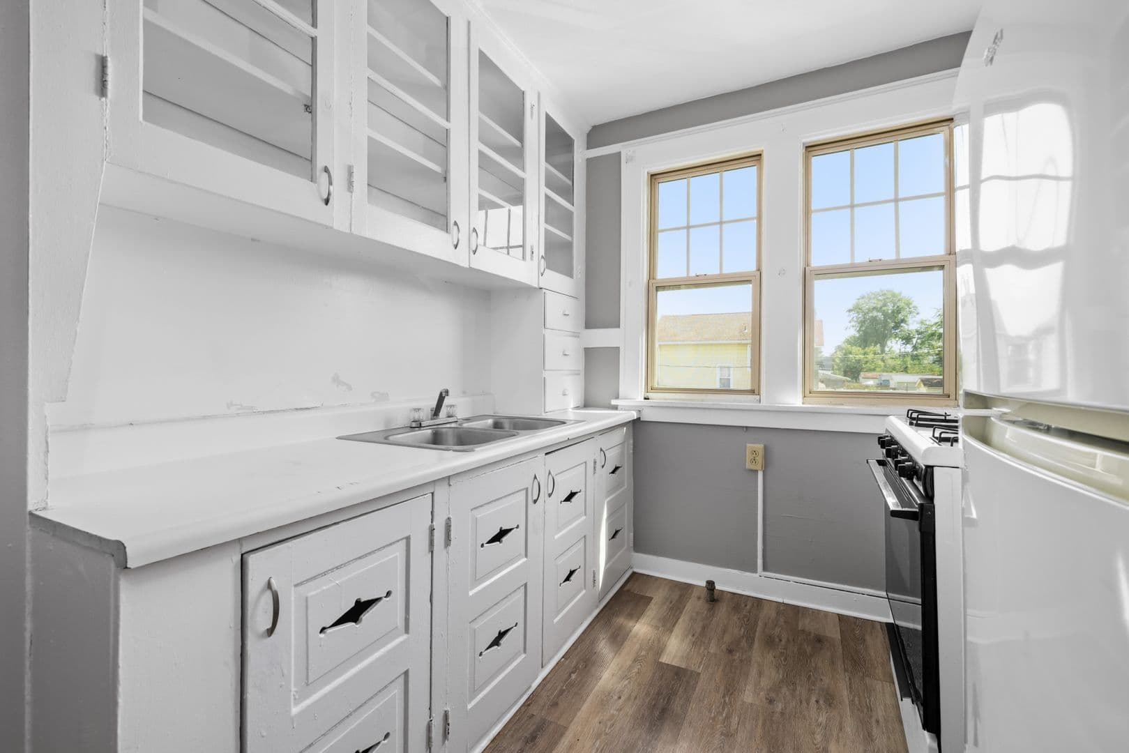 Buffalo Apartment: 575 Colvin Avenue