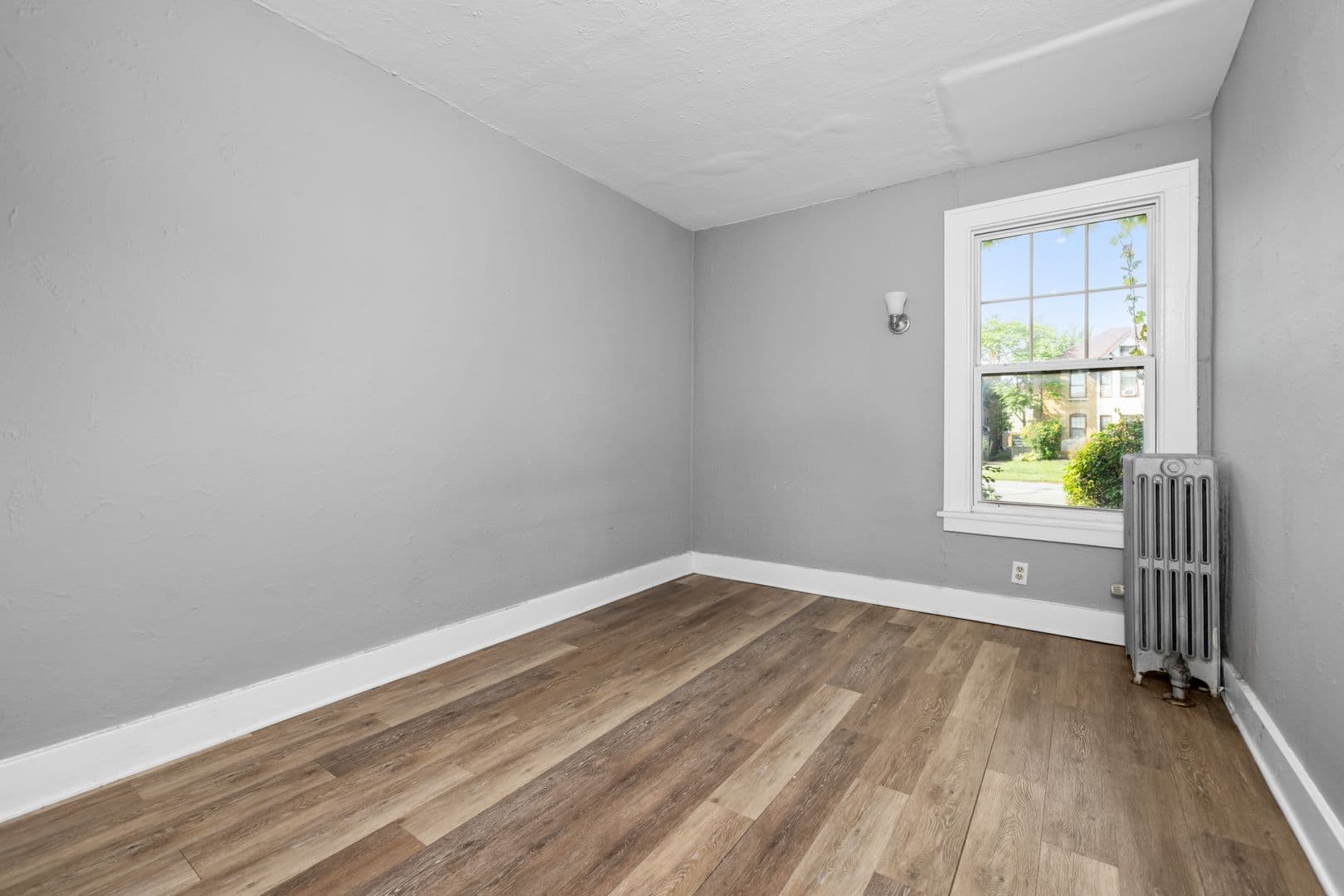 Buffalo Apartment: 575 Colvin Avenue