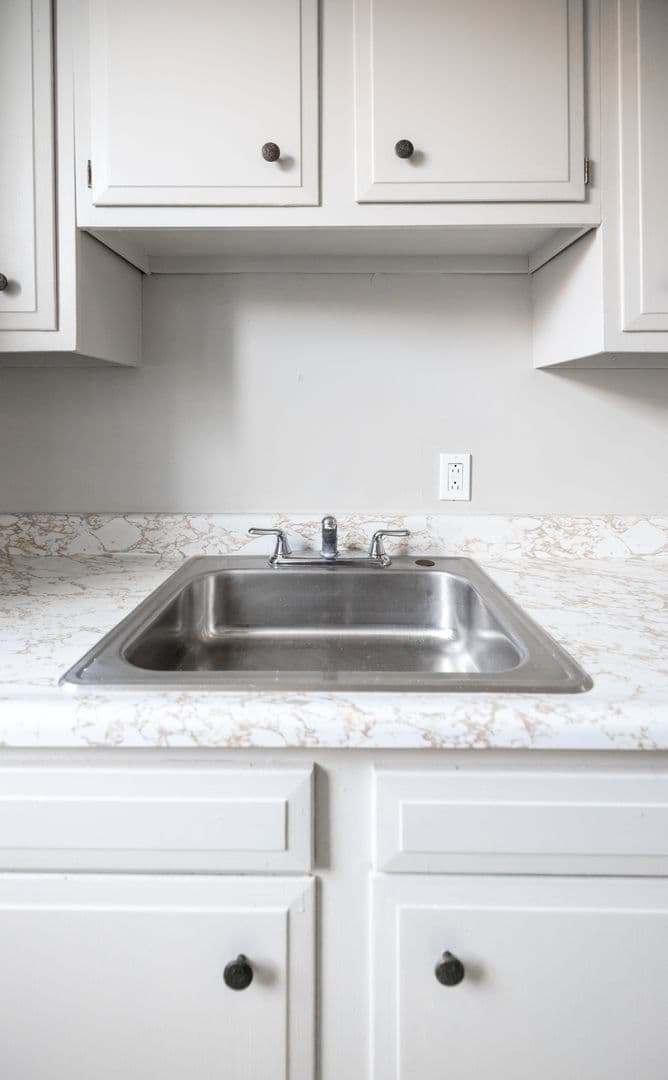 Pittsburgh Apartment: 1500 Fallowfield Ave