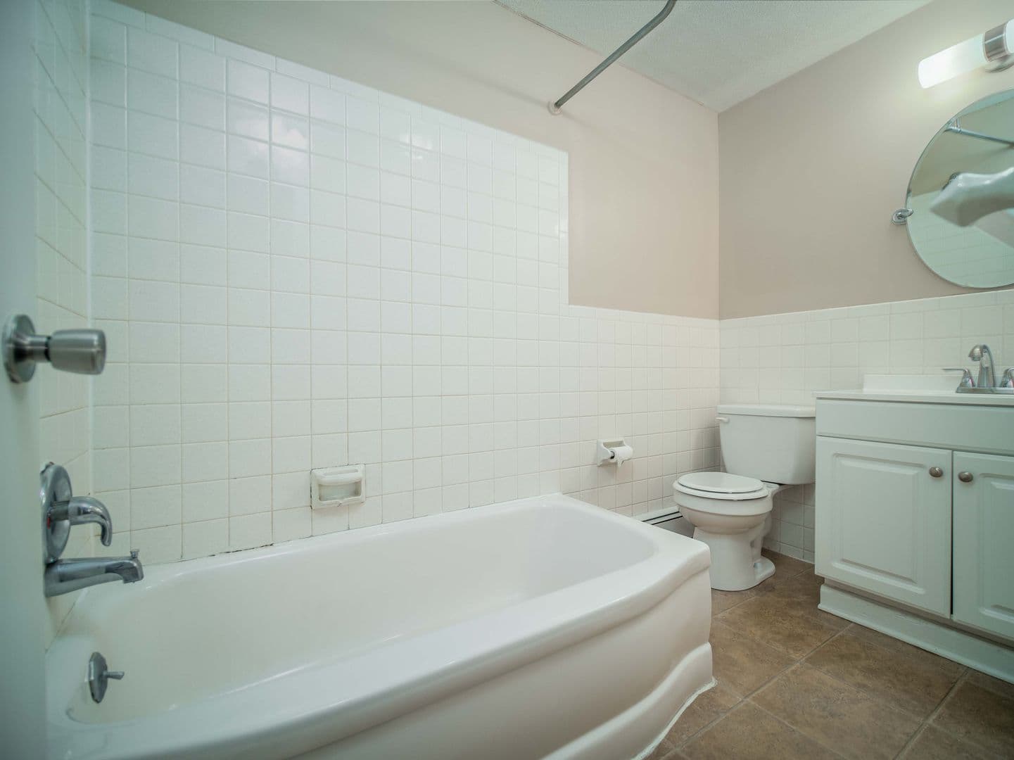 Hamburg Apartment: 121 Holiday Lane