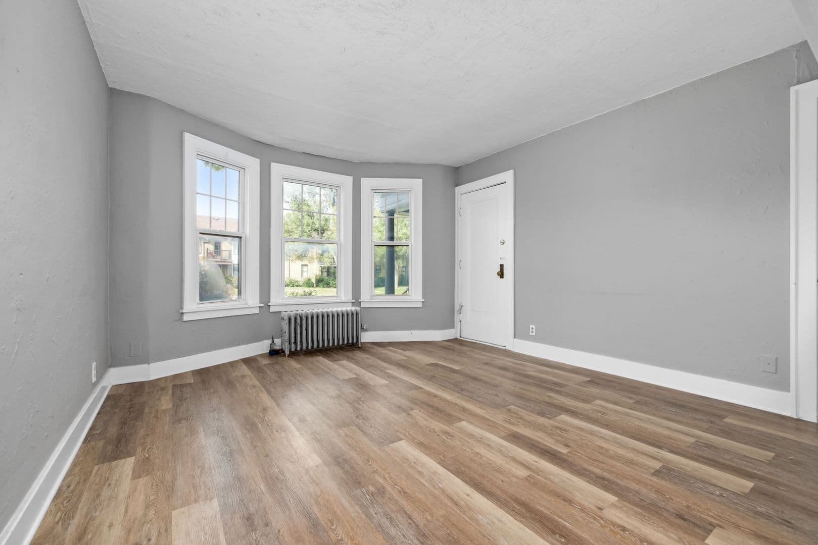 Buffalo Apartment: 575 Colvin Avenue