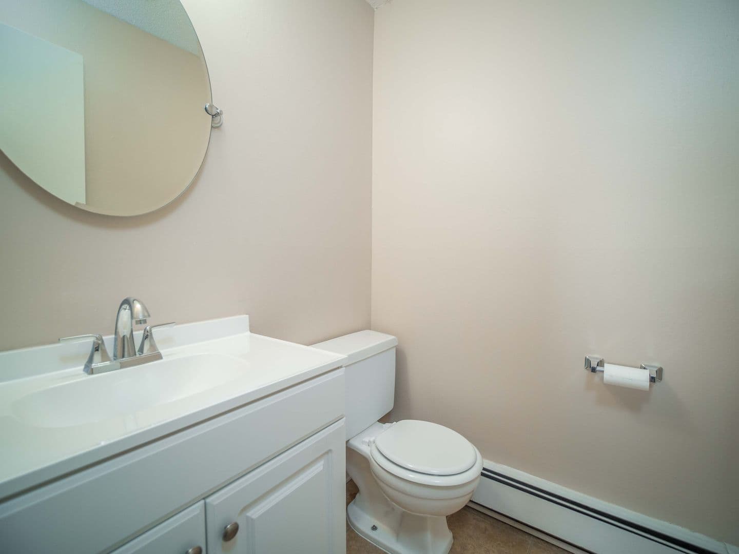 Hamburg Apartment: 121 Holiday Lane