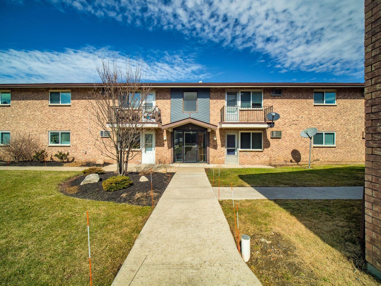 Hamburg Apartment: 121 Holiday Lane