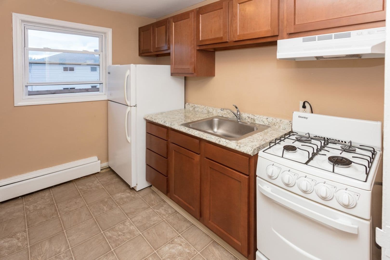 Tonawanda Apartment: 19-74 Newell Avenue