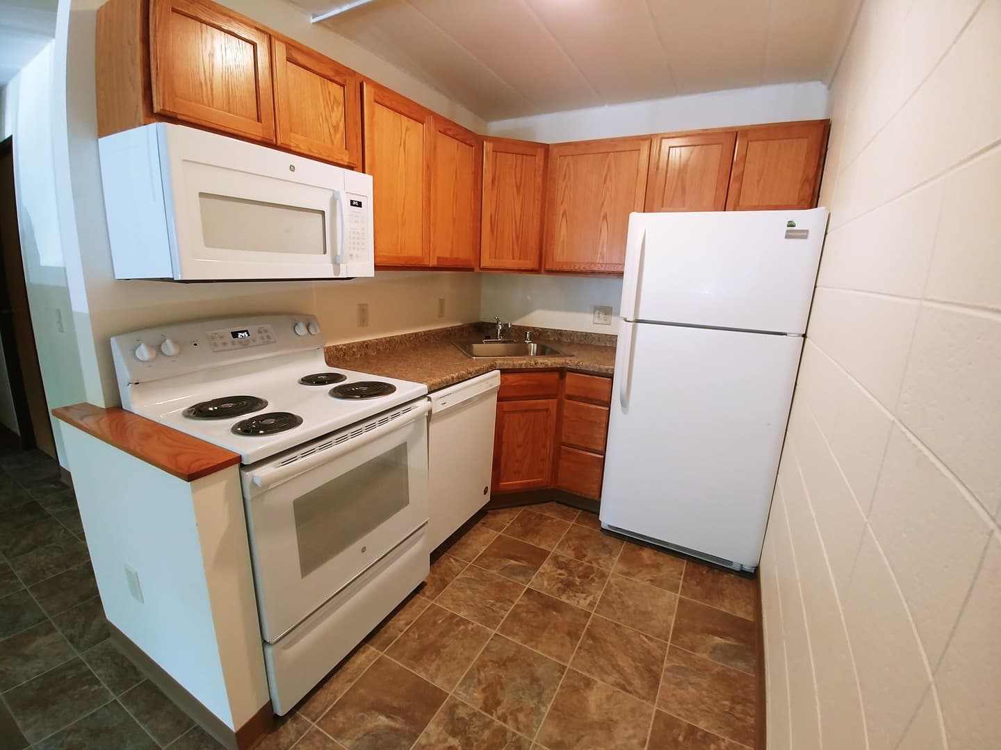 Madison Apartment: 2102 University Ave