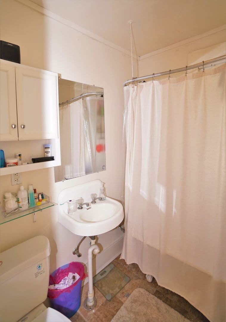 Madison Apartment: 345-347 W. Doty St.
