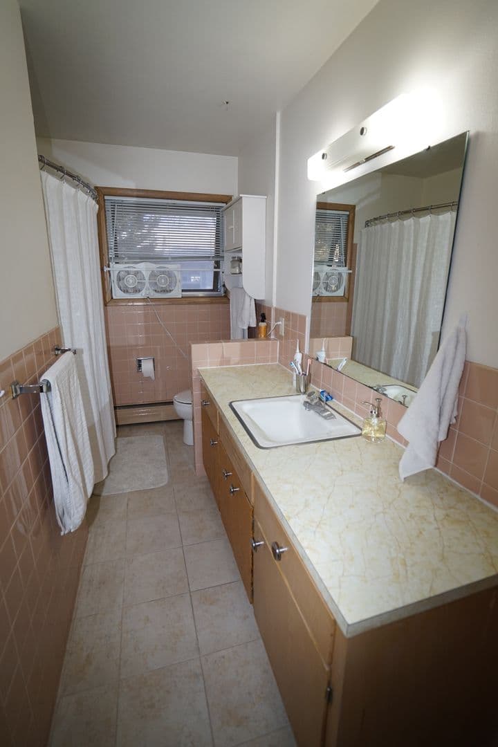 Madison Apartment: 806 W. Olin Ave