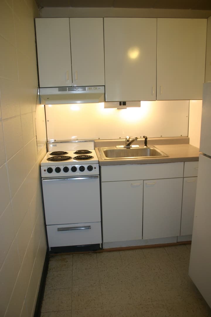 Madison Apartment: 2102 University Ave