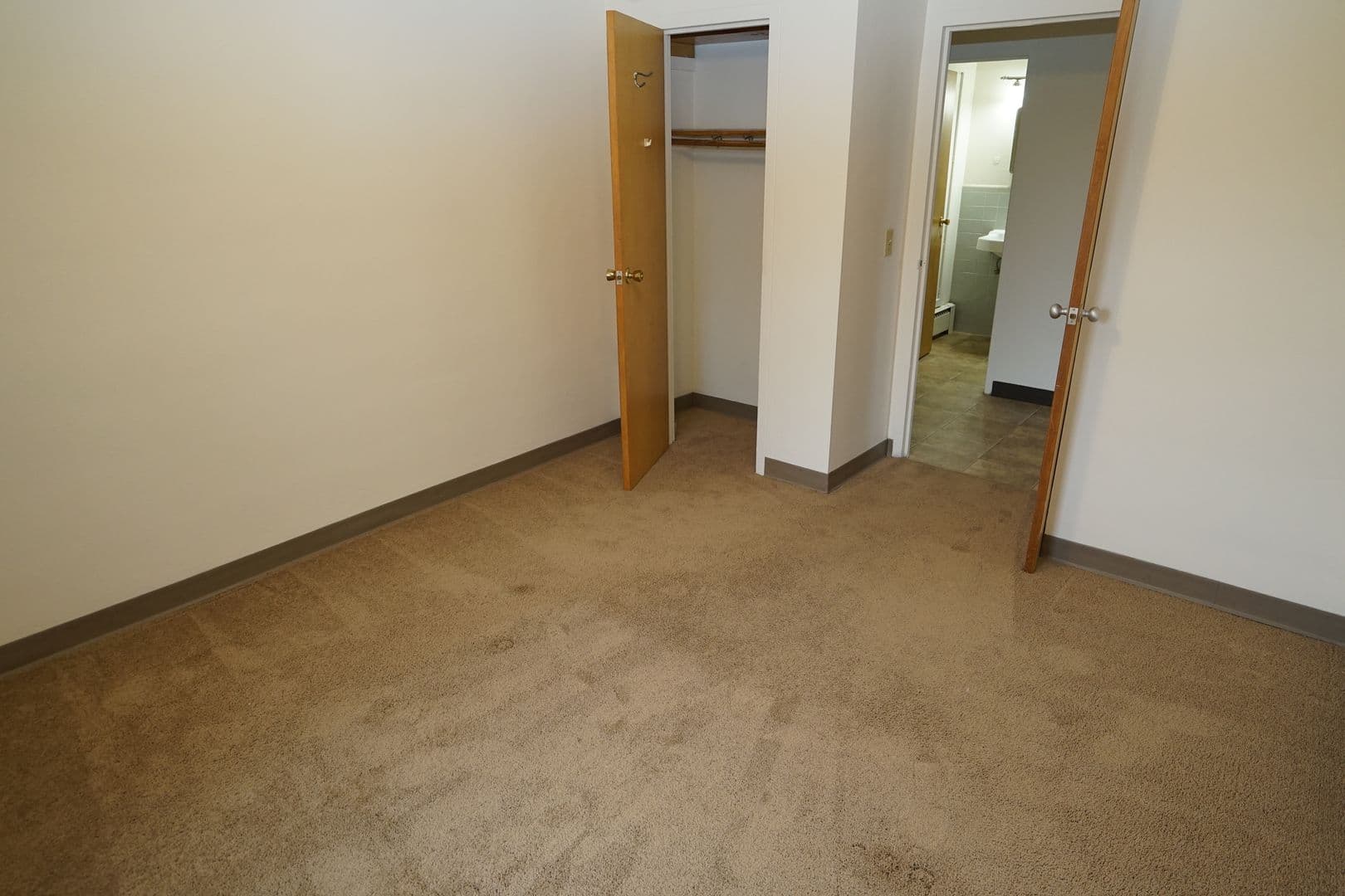 Madison Apartment: 425 Paunack Place