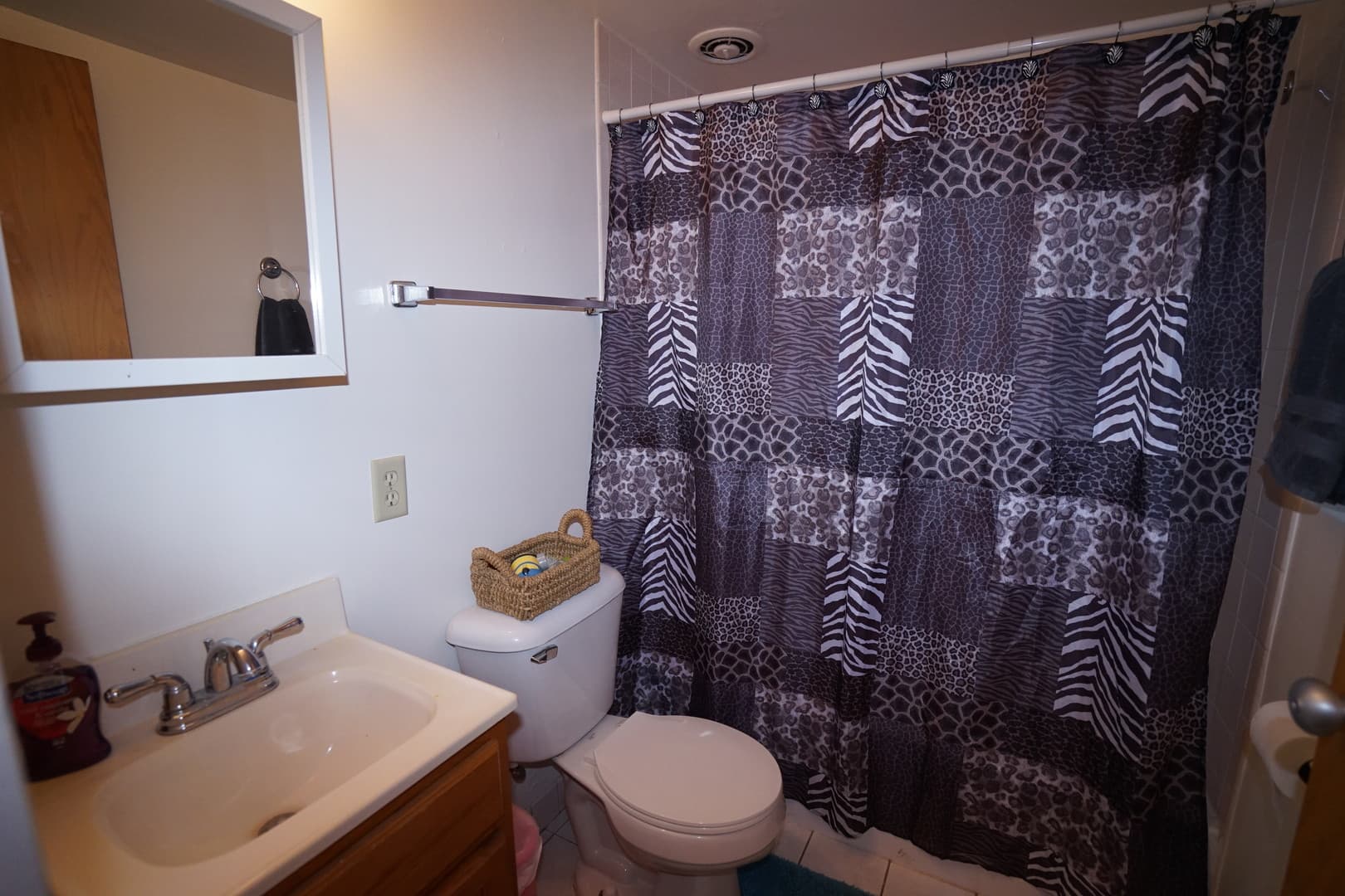 Madison Apartment: 2102 University Ave