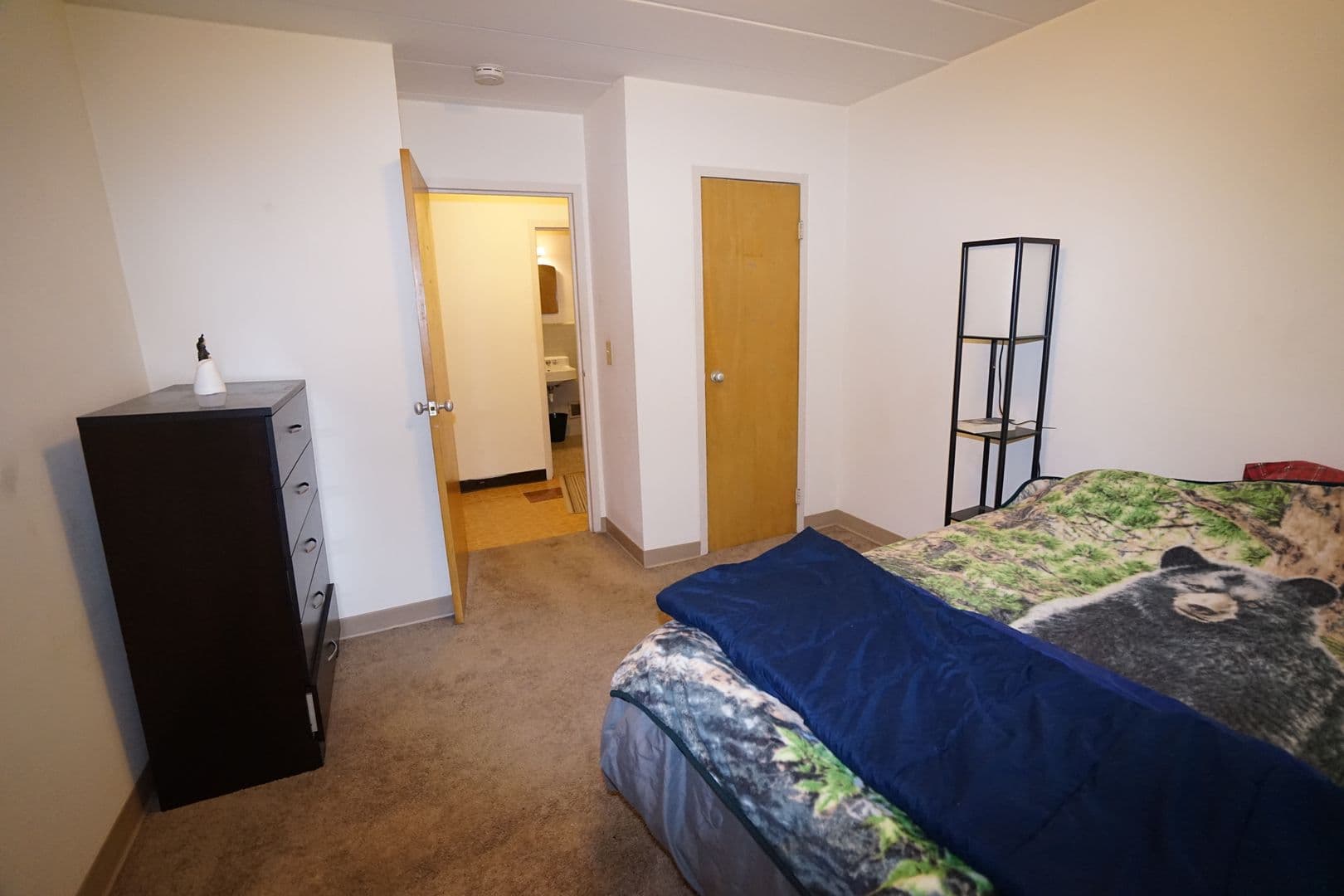 Madison Apartment: 425 Paunack Place
