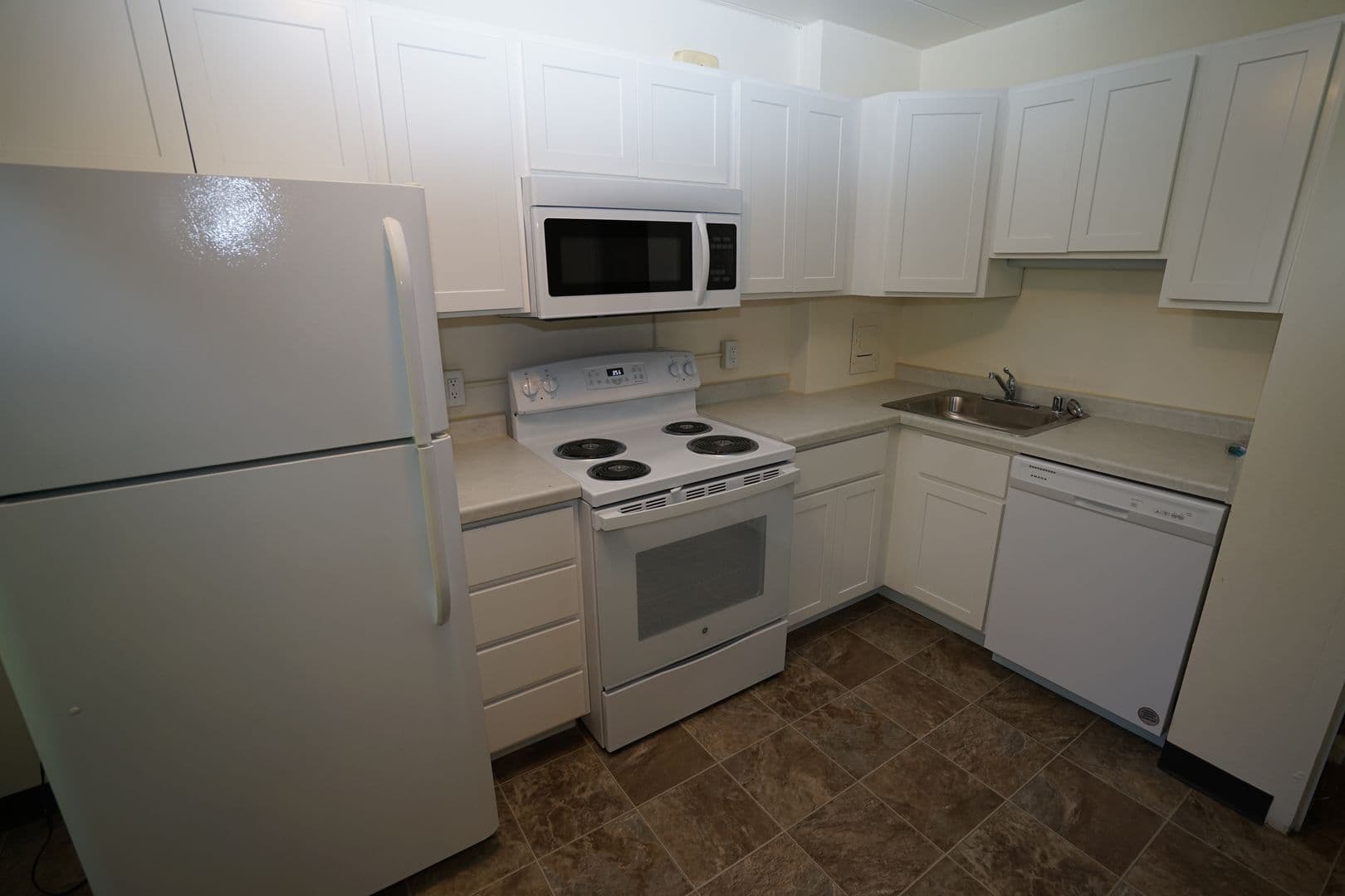 Madison Apartment: 425 Paunack Place
