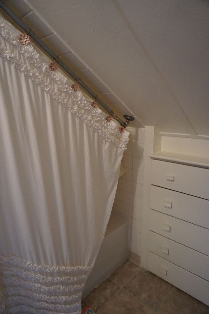 Madison Apartment: 2005 Monroe St.