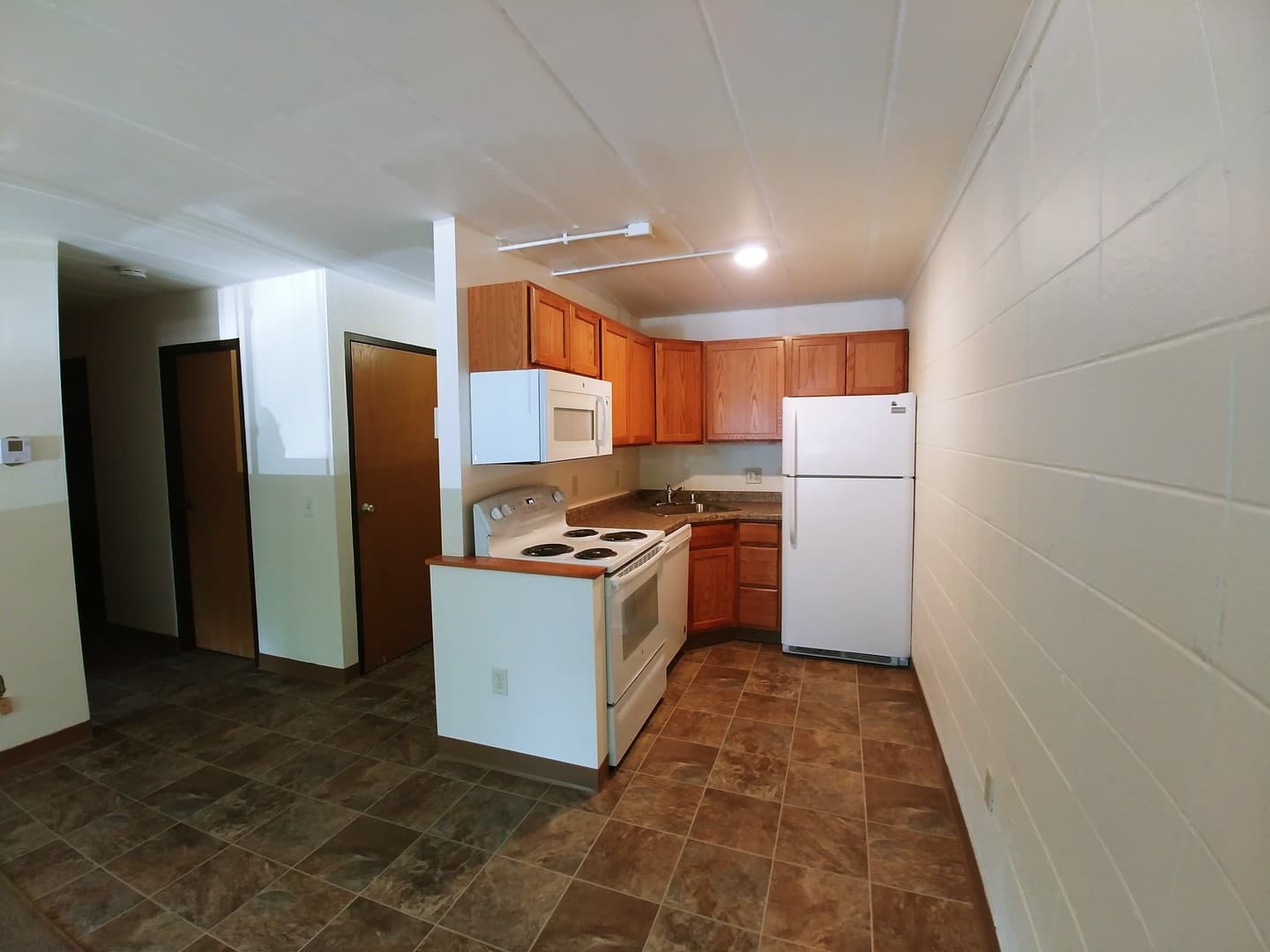 Madison Apartment: 2102 University Ave