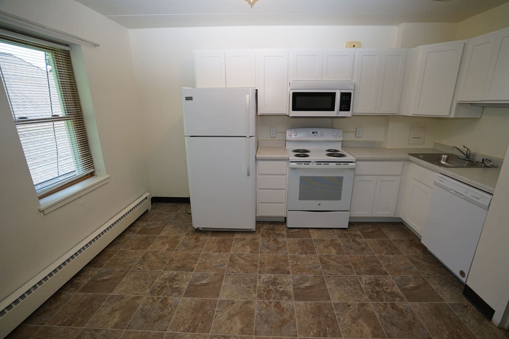 Madison Apartment: 425 Paunack Place