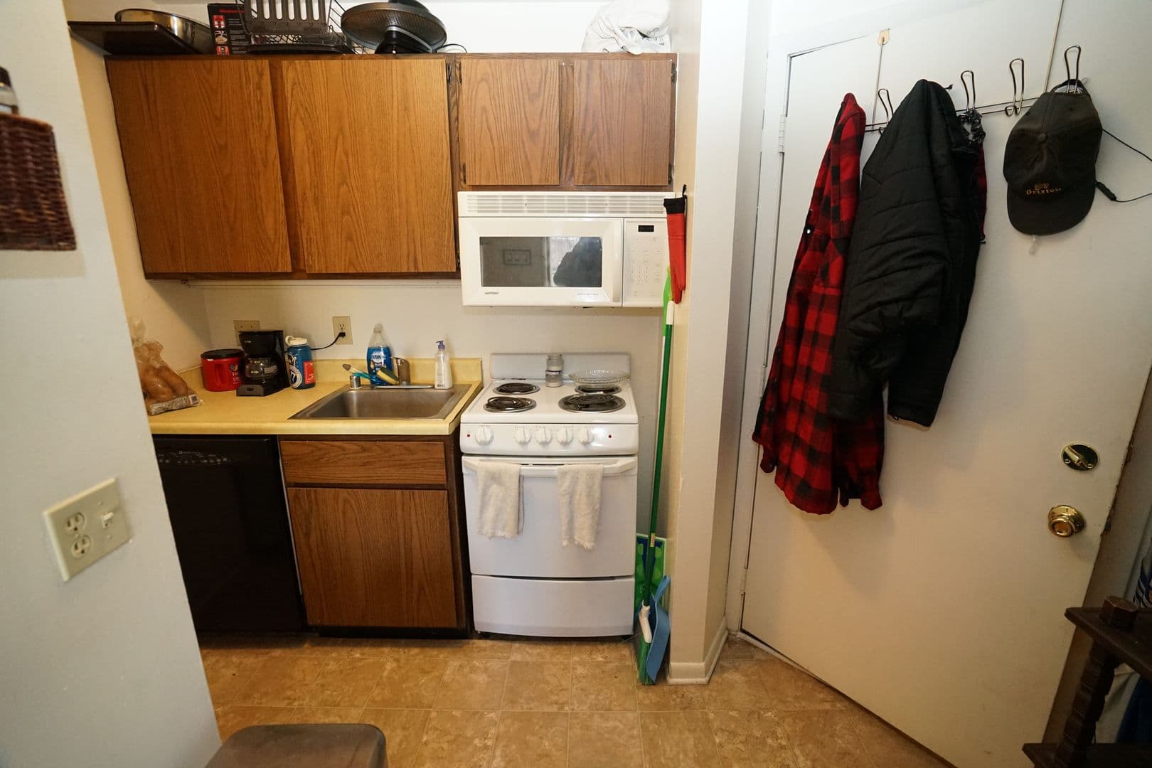 Madison Apartment: 911 E. Johnson St.