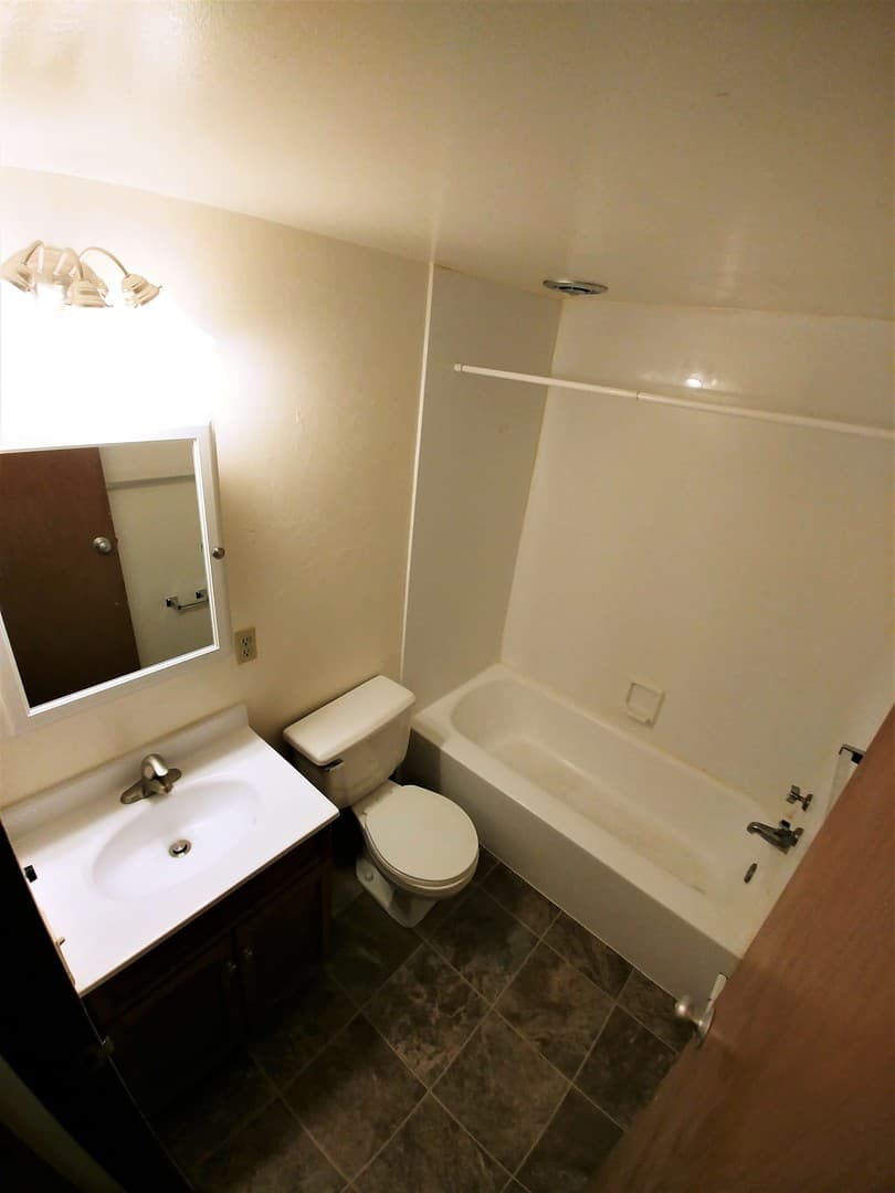 Madison Apartment: 2102 University Ave